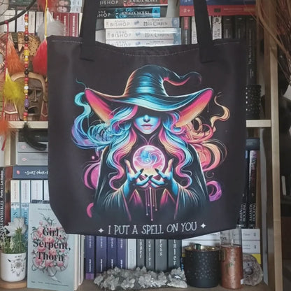 sac cabas coloré magicienne qui jette un sort