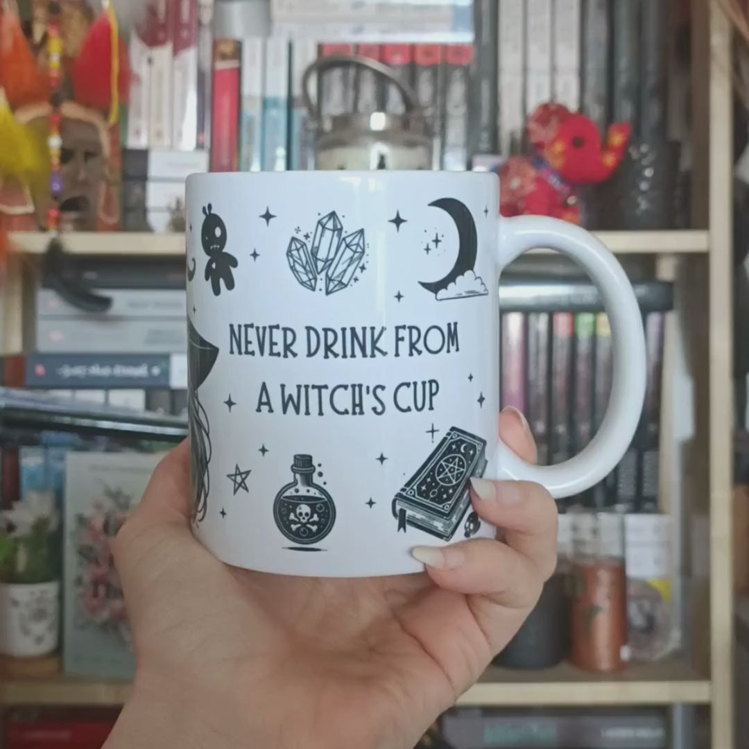 Mug mystique et magique avec illustration sorcière