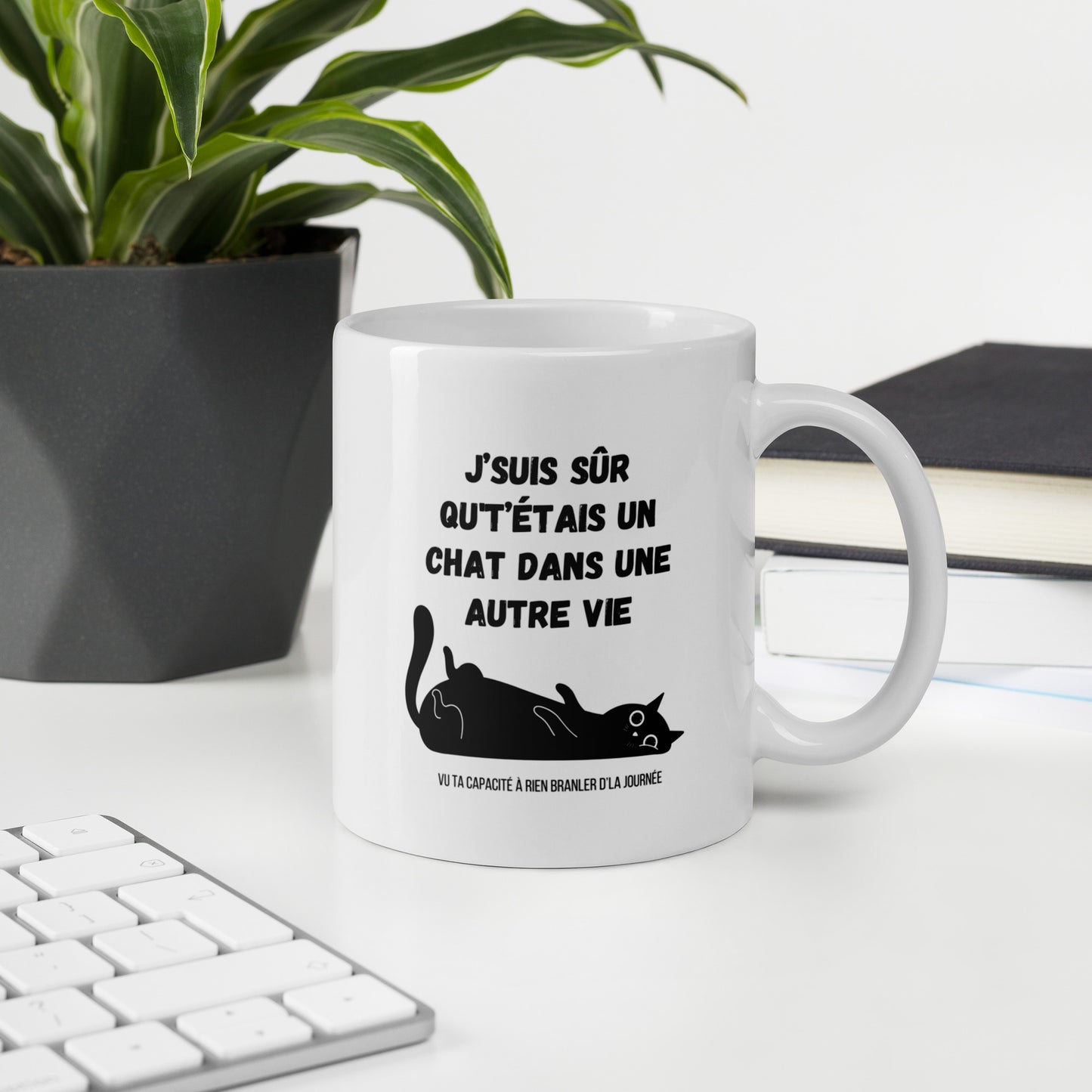 Mug "J’suis sûr qu't’étais un chat dans une autre vie, vu ta capacité à rien branler d'la journée"